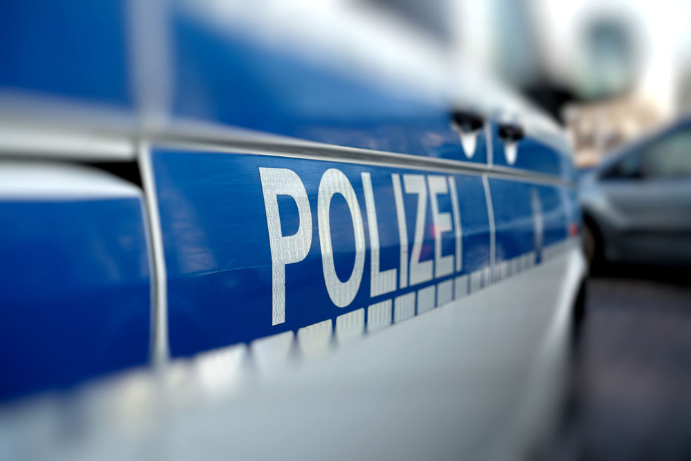 Skrupellose Tat in Düsseldorf: Mann mit Essigessenz attackiert und um teure Uhr beraubt